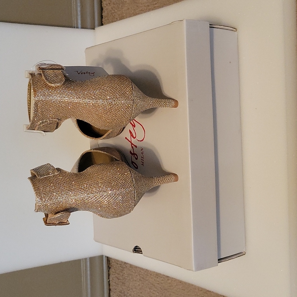 Shoes - Picture 4 of 5